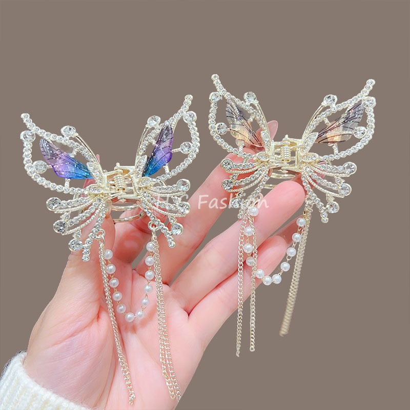 Butterfly hair clips exude a high-end feminine charm. Semi-tied hair tassel pendant hair accessory, a new style that makes women look super fairy-like. Back of the head clipper Application Scenario