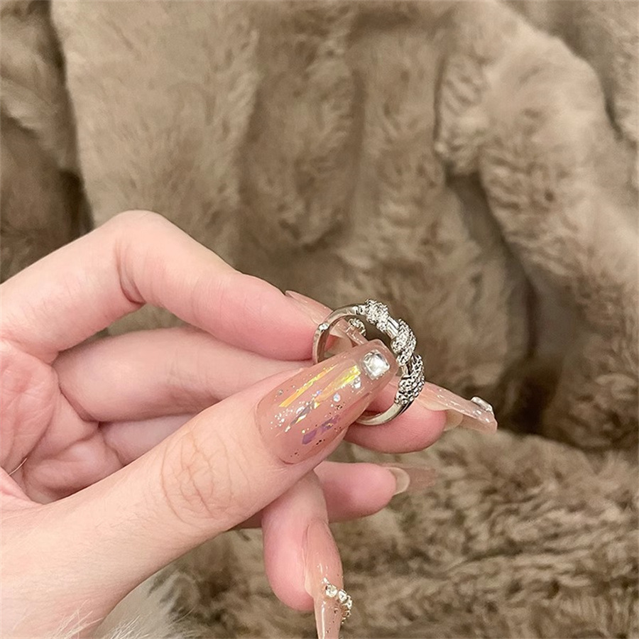 A niche retro zircon ring for women, 925 sterling silver, with a light luxury and high-end feel, is a versatile and unique open-top ring Specification drawing