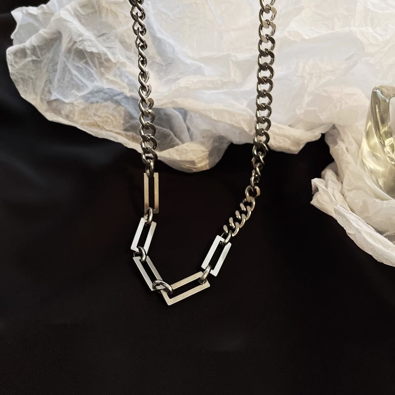 Titanium steel non-fading necklace for women, European and American trendy hip-hop collarbone chain, light luxury and niche design accessory on Instagram details Picture