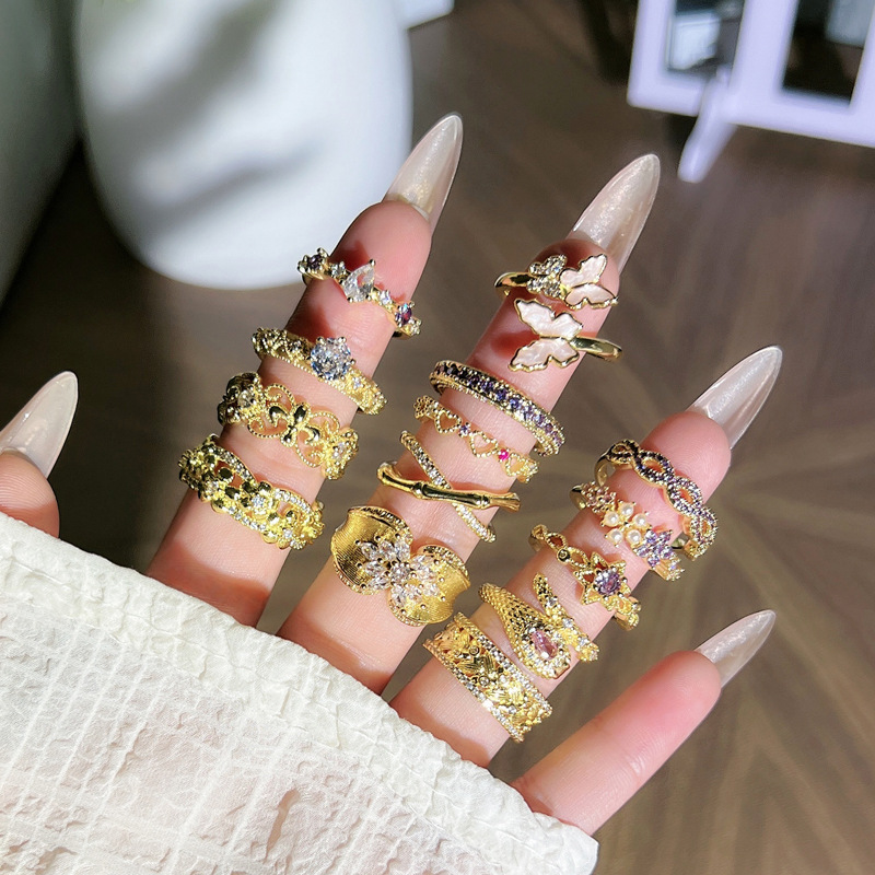 The sweet and light luxury enamel butterfly opening ring with a girlish charm, a niche and cold style for women, is fashionable and versatile. It's a trend of best friend rings Application Scenario