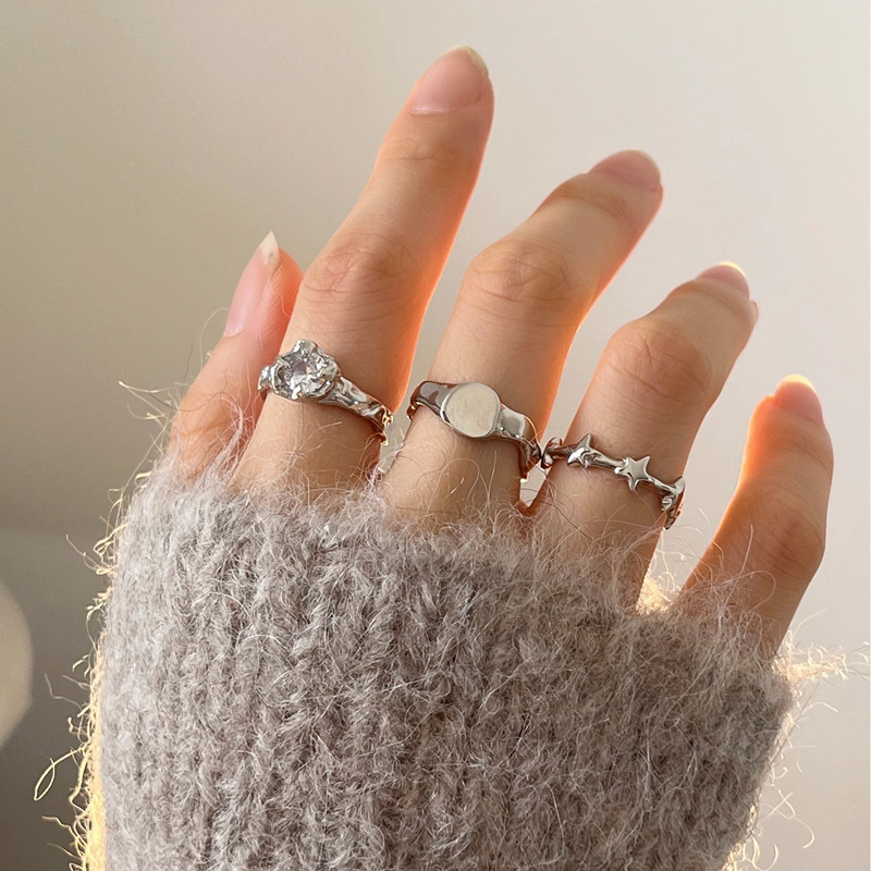 A niche design sense zircon texture, a cold style open ring, a fashionable and unique female star index finger ring, minimalist full figure