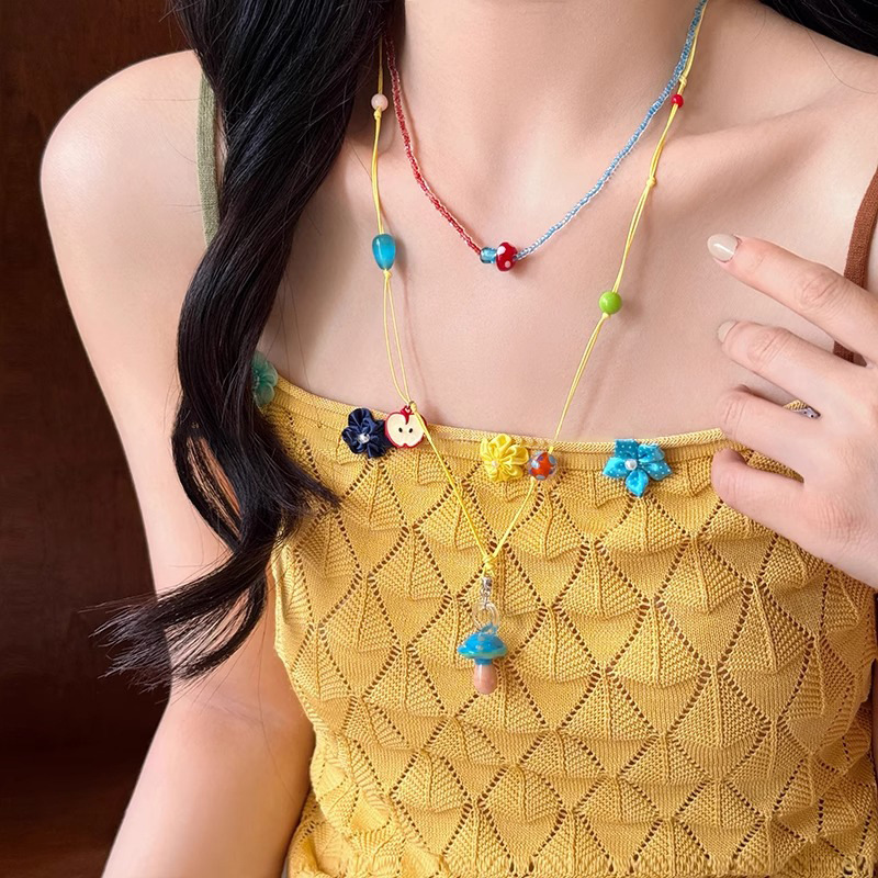 Dopamine-colored beaded mushroom pendant necklace, a niche design for women, simple and elegant, versatile collarbone chain Specification drawing