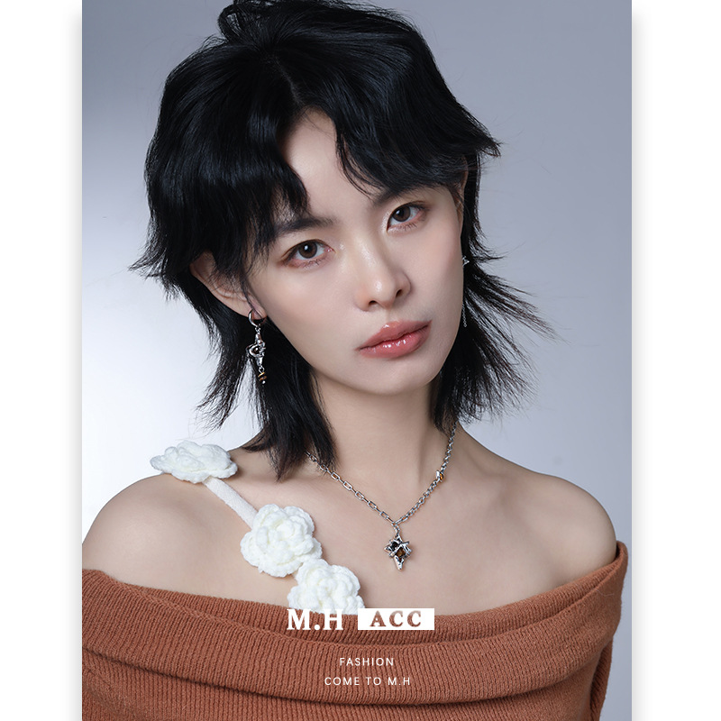 High-end amber stone four-pointed star earrings, stylish and fashionable new trend earrings, original silver star earrings Specification drawing