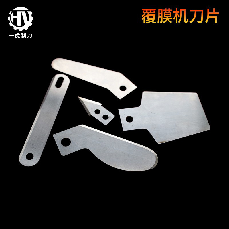 The laminating machine blade, fully automatic laminating machine blade, cold laminating machine, laminating machine, and the front and rear cutting blades of the slitting are triangular Specification drawing