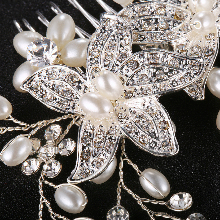 Korean-style forest-themed bridal accessories, alloy pearl hand-combed, luxurious diamond-encrusted, photography photo style, updo headwear details Picture