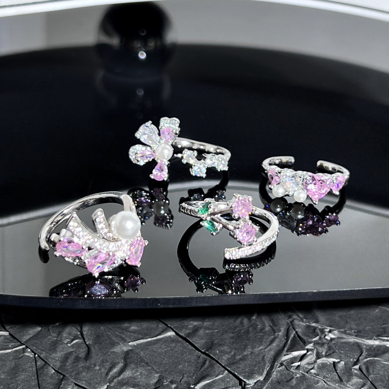Sweet pink diamond, elegant flower heart, light luxury and high-end feel ring, women's Instagram, cold style, niche design sense ring Specification drawing