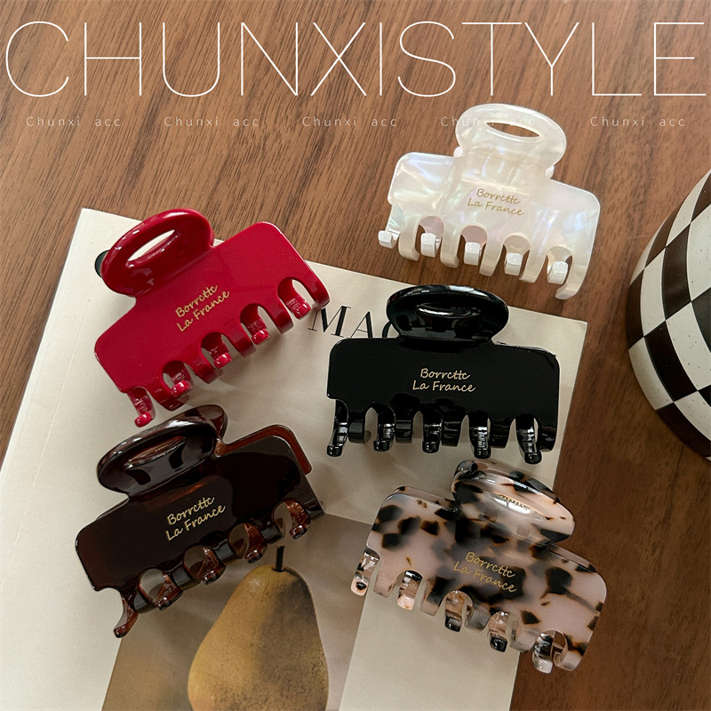 Korean-style gold label retro square cutout medium-sized shark clip, France gold label updo hair clip for girls at the back of the head details Picture