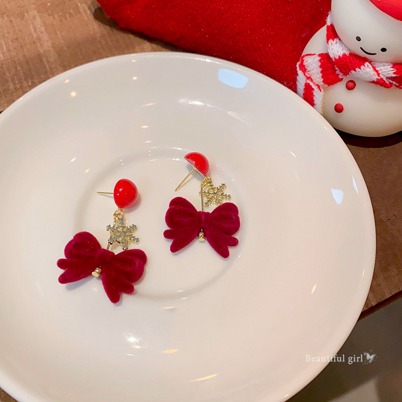 Red velvet bow snowflake earrings with a unique design sense, festive earrings for the New Year, versatile and elegant earrings for autumn and winter Specification drawing