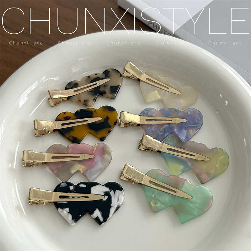 Processing price: The same style of hair and makeup clips as Japanese and Korean Internet celebrities, with no trace, heart-shaped acetic acid bangs clips, edge clips, and female duckbillon clips details Picture