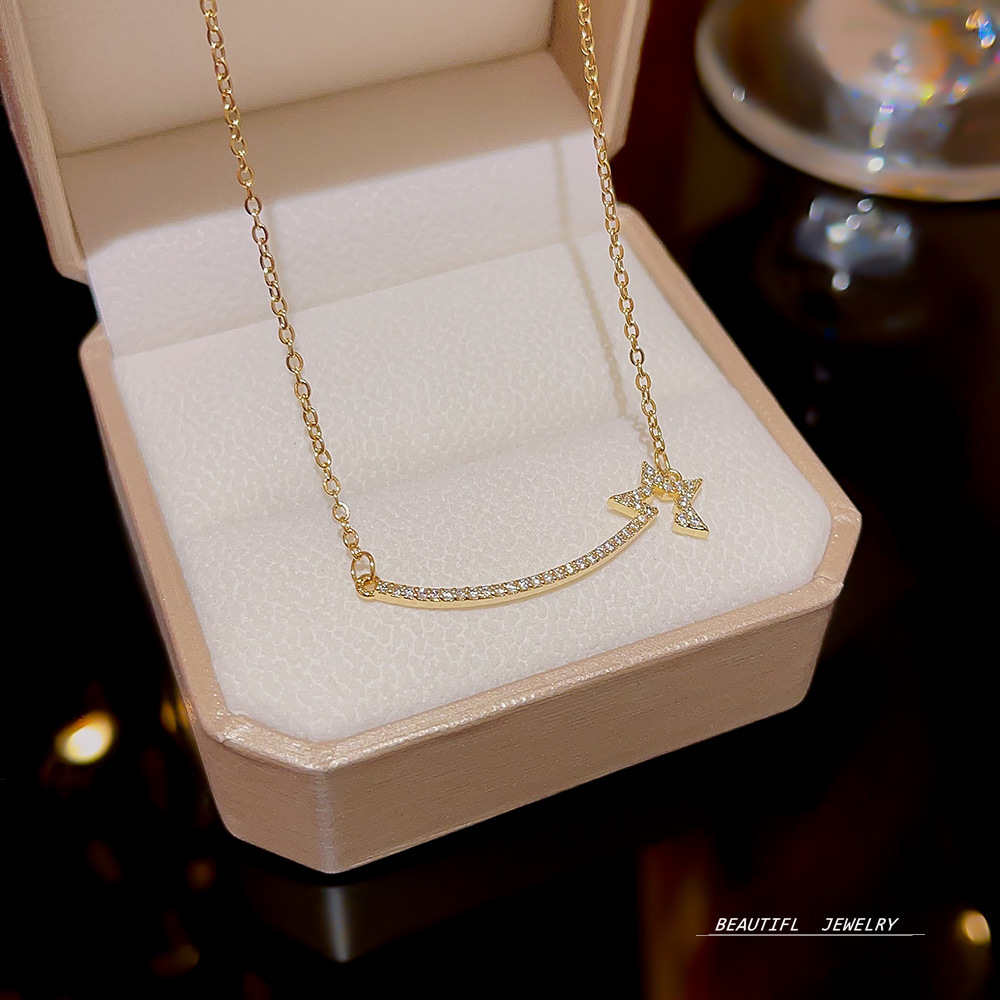 A touch of meteor girl necklace with a niche and light luxury design. The star collarbone chain is a versatile and high-end necklace. It's a perfect accessory for your girlfriend full figure