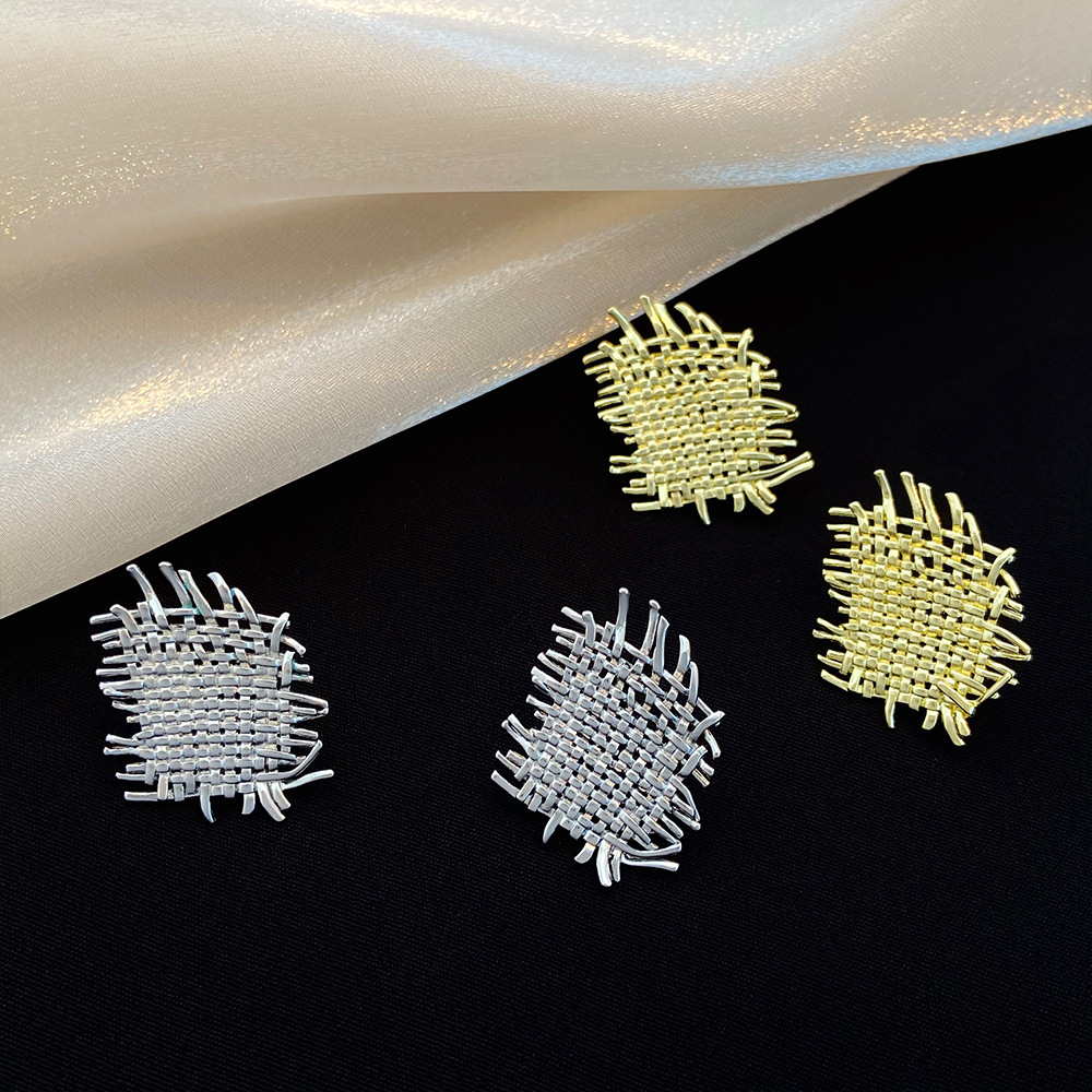 European and American ins irregular woven earrings, French light luxury and niche design, mesh stud earrings, retro internet-famous earrings details Picture