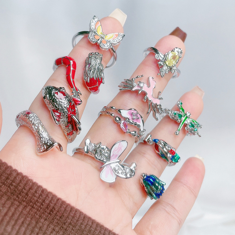 This retro and unique dragon-shaped irregular opening ring exudes a high-end feminine charm, is trendy and cool, and is versatile. It is an exquisite index finger ring details Picture