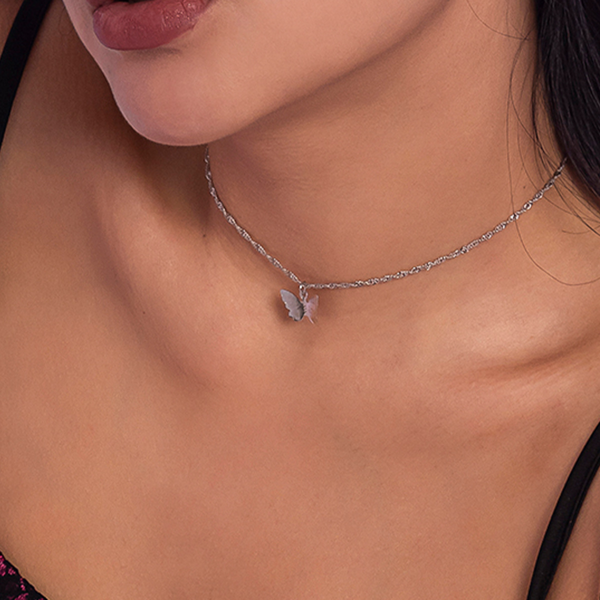 Simple geometric design, versatile cross chain, fashionable collarbone chain necklace, sweet and cool little butterfly spice girl necklace in European and American style details Picture