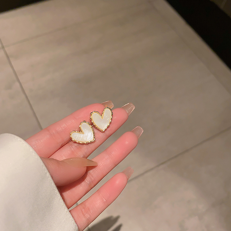 925 Silver Needle Korean new mother-of-pearl heart-shaped earrings, women's ins style, niche design sense, versatile and elegant stud earrings full figure