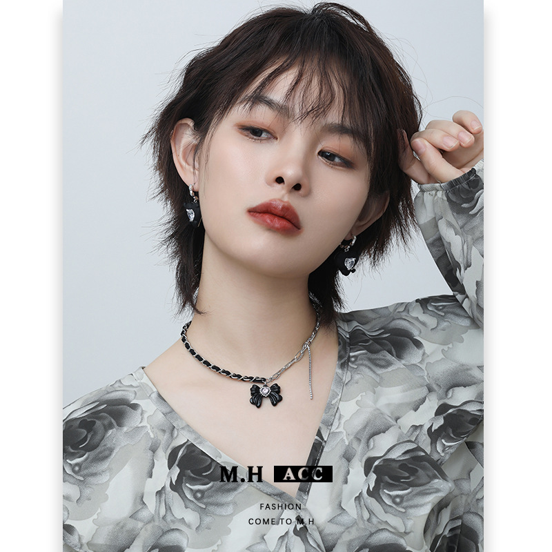 Original bow pendant necklace for women, European and American cross-border high-end design sense, niche fashion, sweet and cool, hot girl collarbone chain full figure
