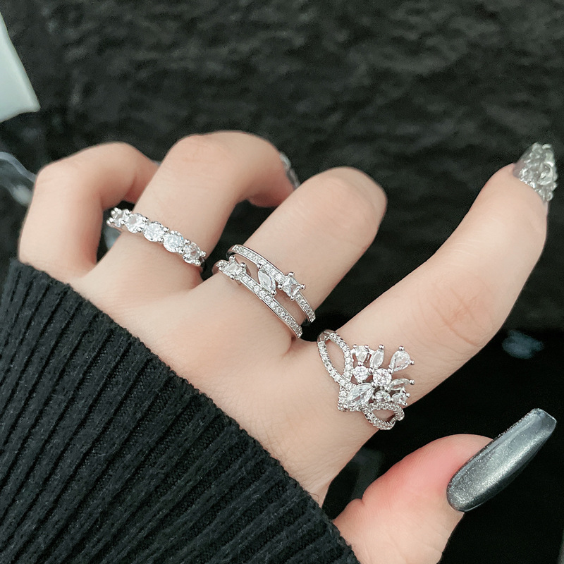 A light luxury and high-end crown inlaid ring for women, adjustable and delicately layered, with a niche design and texture, is an ins index finger ring Specification drawing