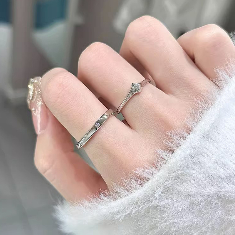 Simple Meteor couple rings on Instagram, a trendy, light luxury, exquisite and cold style, a popular online celebrity ring, jewelry and accessory full figure