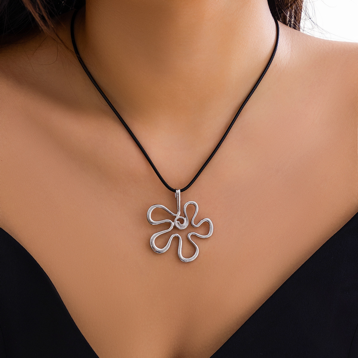 European and American cross-border accessories retro flower female personality black rope necklace niche hollowed-out flower versatile necklace details Picture