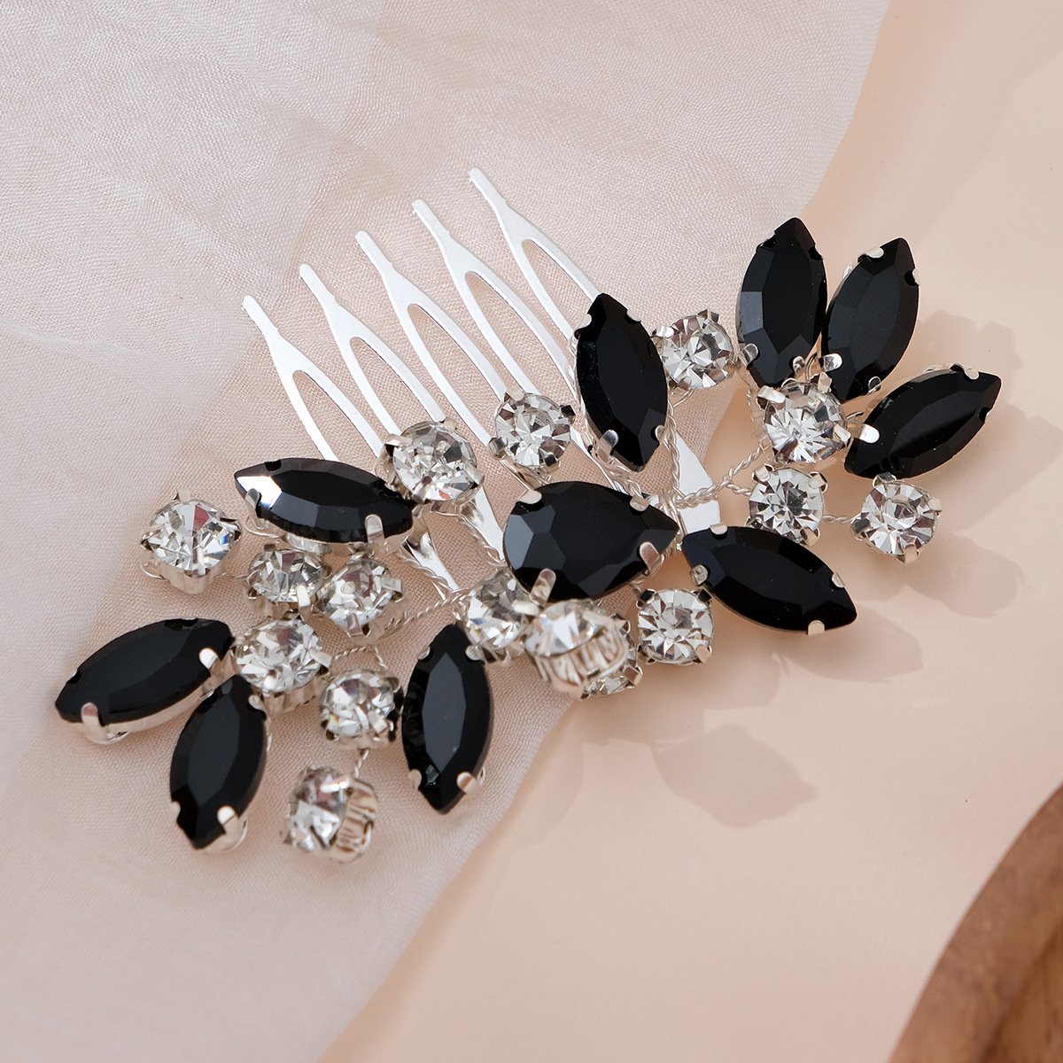 Hot-selling bride hair combs in Europe and America, handcrafted claw-diamond flower bouquets, women's flower-patterned dresses, hairpins, wedding gowns, photo albums, hair and headwear Specification drawing