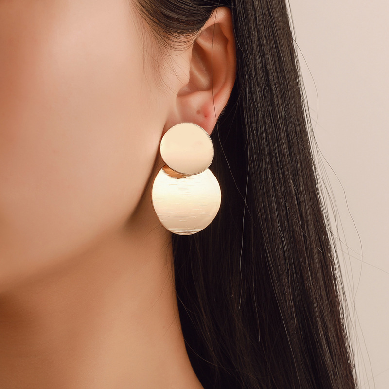 Retro round alloy stud earrings, European and American ins three-dimensional glossy earrings, fashionable and versatile, trendy earrings and earrings full figure