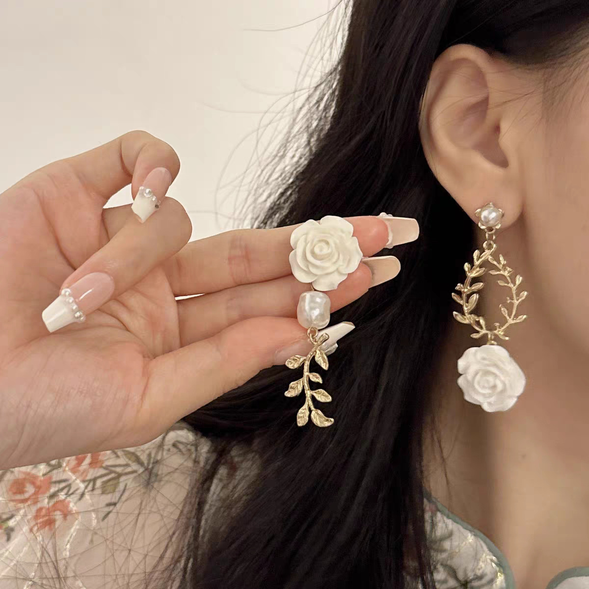 "Rouge Buckle" French retro wine red rose pearl earrings, women's cheongsam earrings, ear clips, silver needle stud earrings details Picture
