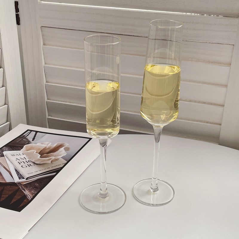 French Instagram blogger's tall champagne glass, sparkling sweet wine glass, romantic and ritualistic wine glass cocktail glass Application Scenario