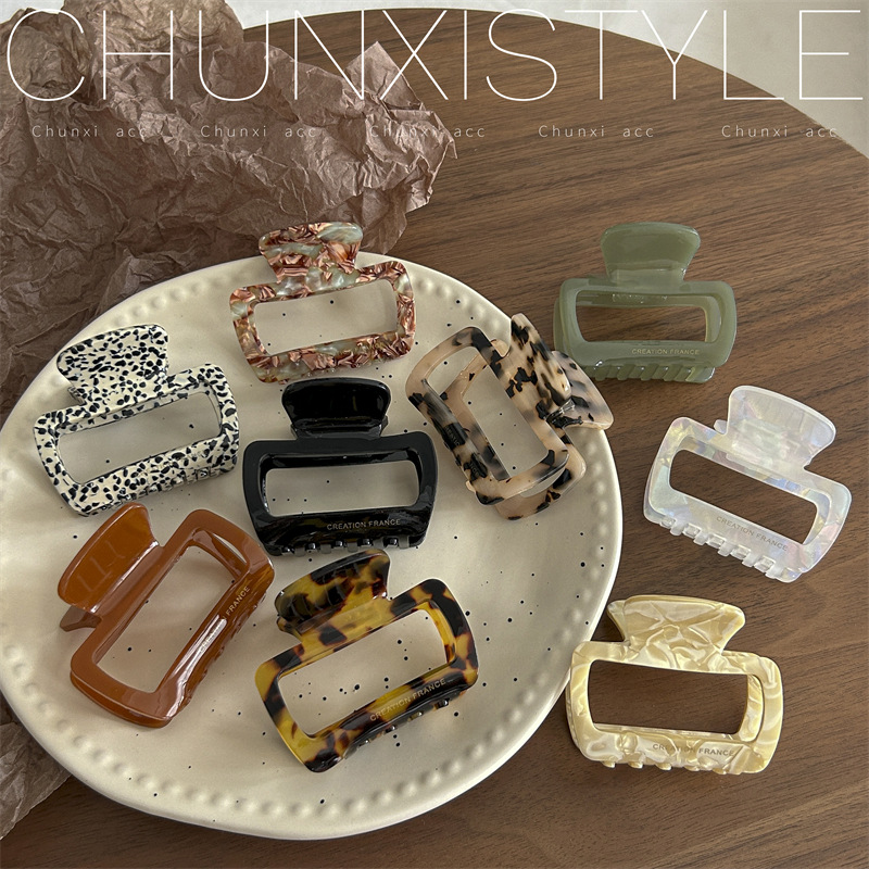 Korean high-end square hollowed-out acetate hair clips, back of the head, popular headwear shark clip, women's hair clip clip Application Scenario