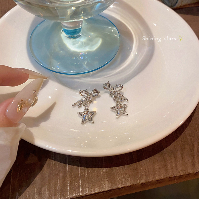 Korean bestsellers, exquisite zircon star earrings, versatile for women, with a light luxury and high-end feel. Bow stud earrings, elegant and stylish earrings Specification drawing