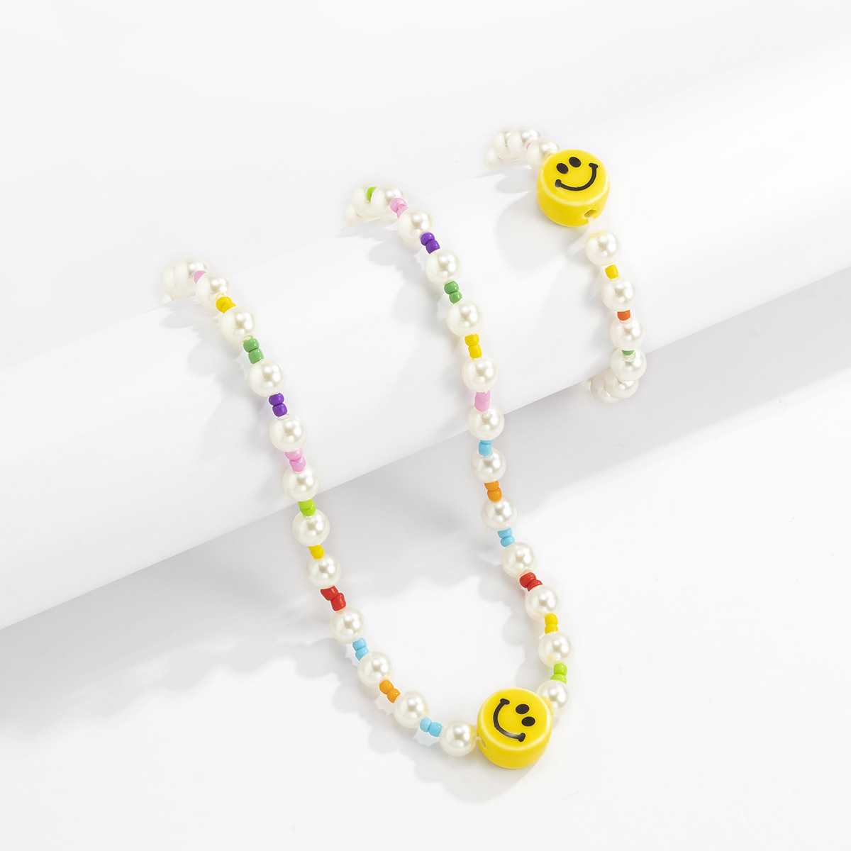 Simple imitation pearl smile round bead set necklace, colorful rice beads acrylic necklace, European and American cross-border jewelry Application Scenario