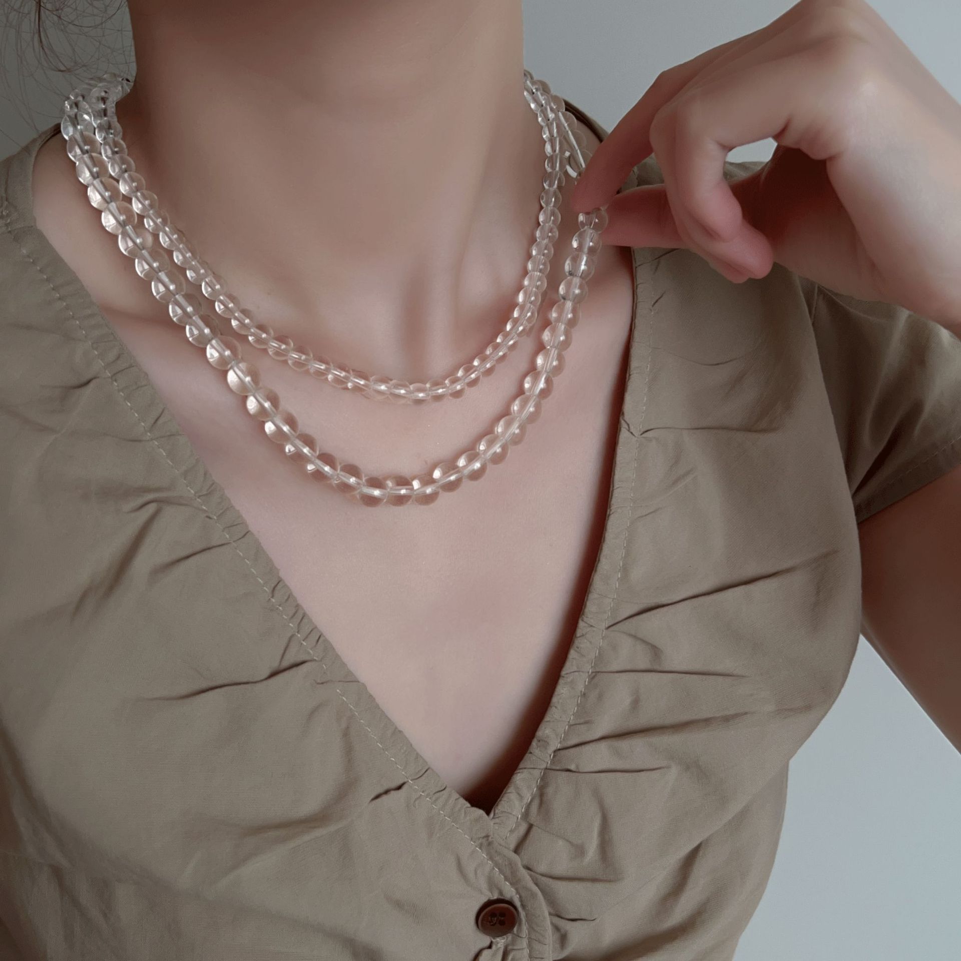 Summer ice-like white crystal glass high-transparency necklace, a niche design for women, versatile and simple round bead collarbone chain necklace for women Specification drawing