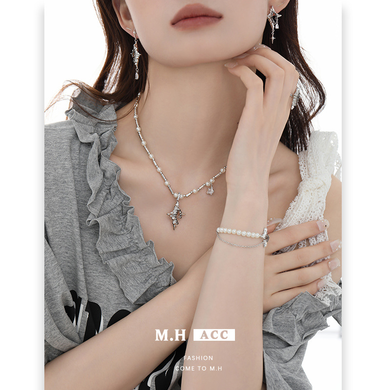 Unique and original hollowed-out four-pointed star necklace for women, 2025 new style, light luxury, fashionable, niche and high-end collarbone chain details Picture