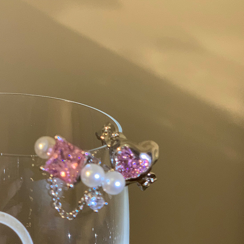 Korean-style metal liquefied girl pink heart-shaped zircon chain opening cold style ring, fashionable and versatile full figure