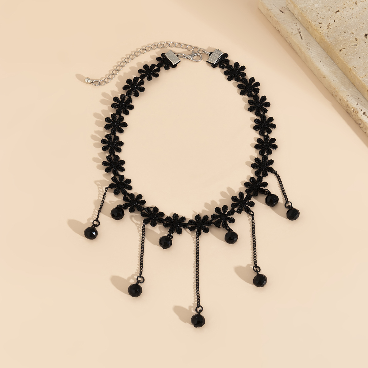 European and American cross-border accessories: Lolita lace necklace, retro choker, black Gothic-style water drop tassel necklace Application Scenario