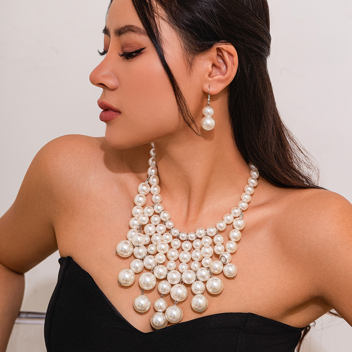 European and American cross-border jewelry, personalized pearl tassel necklace set, exaggerated geometric round bead multi-layer collarbone chain details Picture