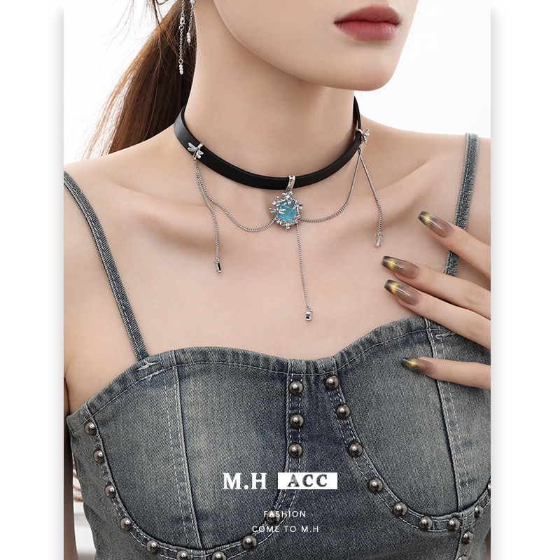 ins blue ice flower glass necklace for women's light luxury and niche autumn and winter, original collarbone chain, cool and exquisite necklace details Picture