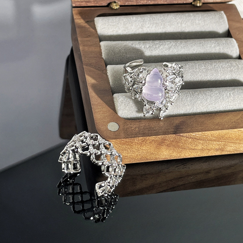 A retro new Chinese court-style flower branch-wrapped gourd ring for women with micro-inlays, simple and hollowed-out, high-end and niche ring Specification drawing