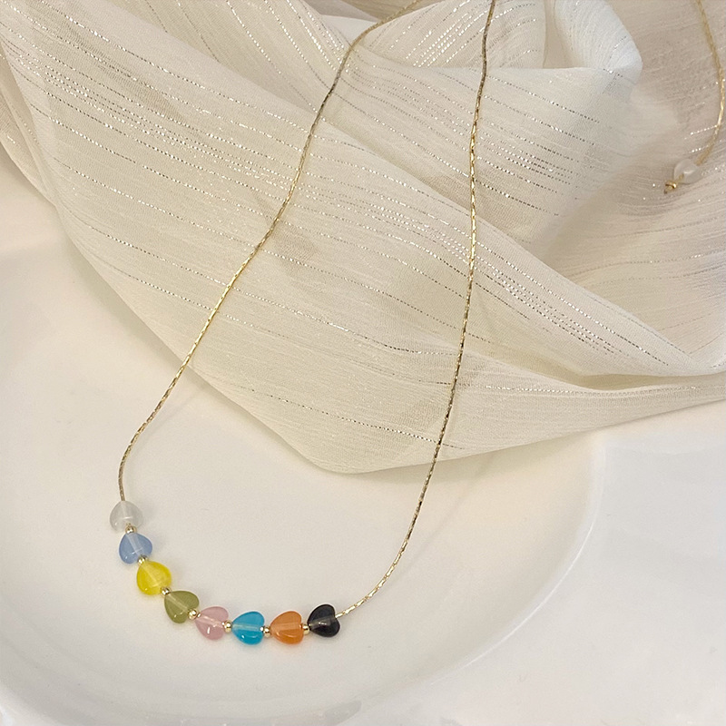 Colorful heart-shaped resin necklace for women, a simple and trendy Instagram brand in summer, a versatile accessory that is fashionable and individual, and a popular collarbone chain Application Scenario
