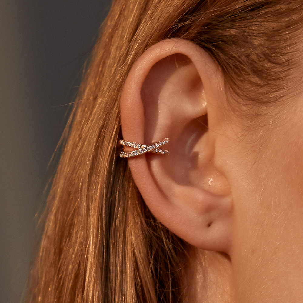 Personalized and simple ear bone clips, fashionable geometric zircon earrings without ear holes, cold and elegant style x cross ear clips for women full figure