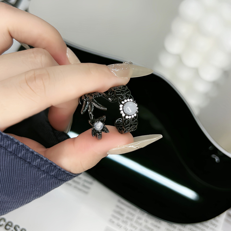 The new dark style irregular wing punk open ring has a neutral style, individual and fashionable design sense, and is a trendy index ring details Picture