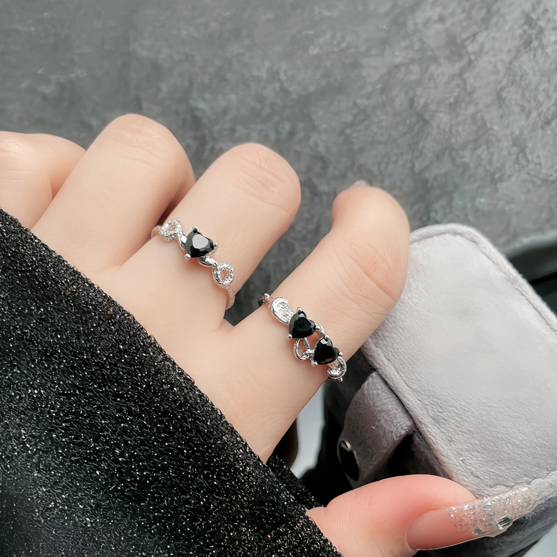Simple, heart-shaped, personalized and versatile ring for women, adjustable cold style, thorny texture, niche dark style quality ring Application Scenario