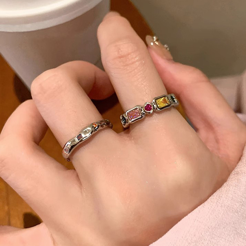 Sweet and cool colored zircon irregular ring, a niche design for women, with a light luxury and high-end feel, a trendy index finger ring details Picture