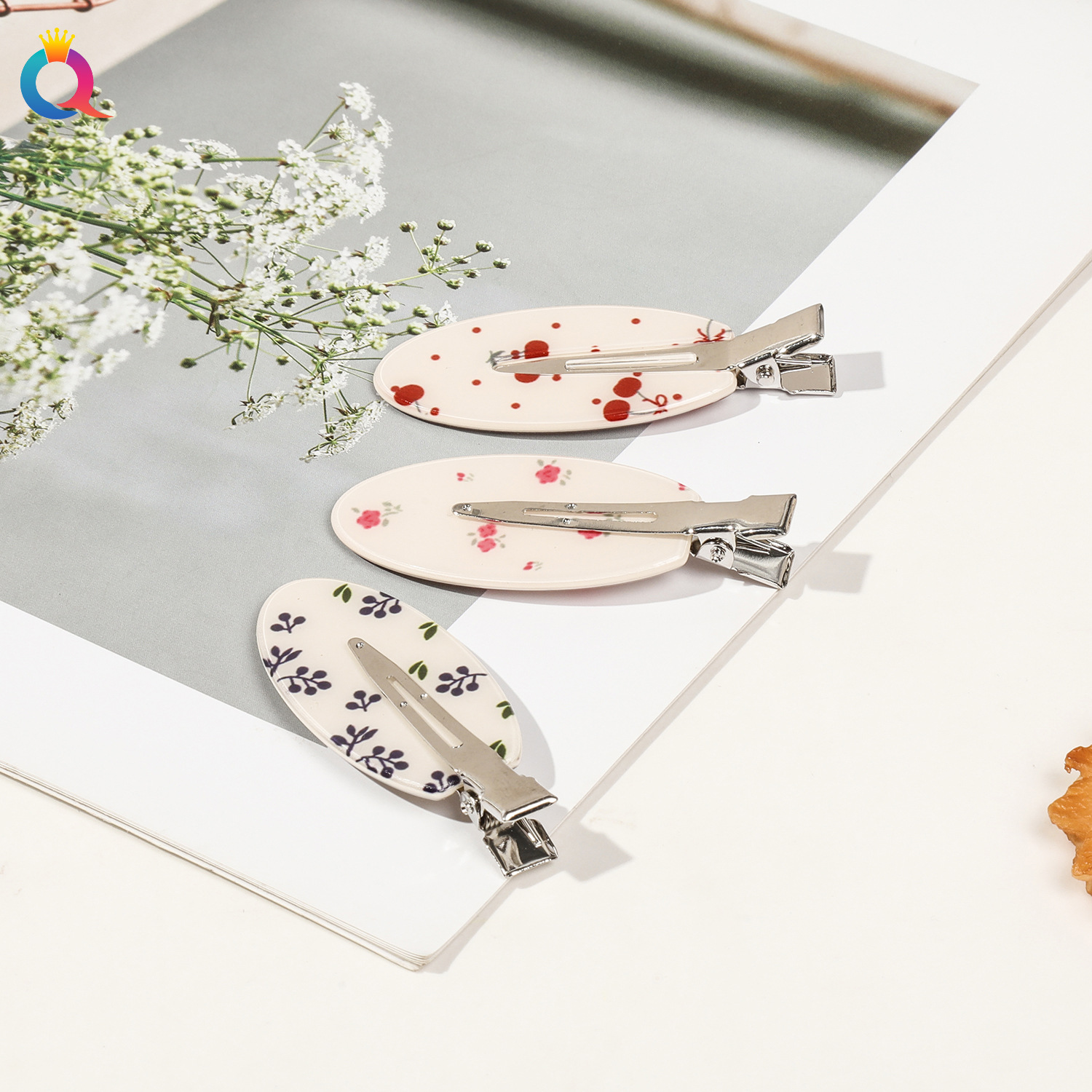 Qiyue retro diamond-encrusted acrylic hair clip, floral cherry print scratch-off clip, versatile shark clip hair accessory for women's charm Application Scenario