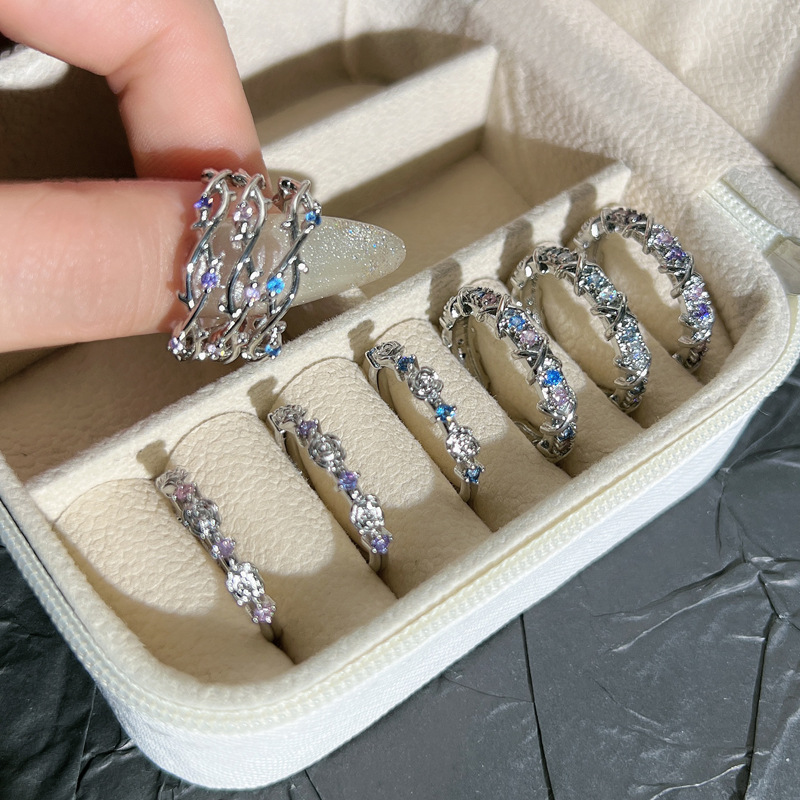 A simple, sweet and cool, bramble flower fashion ring for women's ins, with a light luxury and niche design sense, and a stylish color diamond ring details Picture