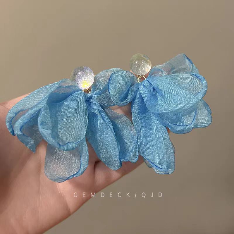 Blue chiffon stud earrings with a super fairy-like atmosphere by the seaside, high-end earrings, gentle and elegant, niche design, vacation-style earrings Specification drawing