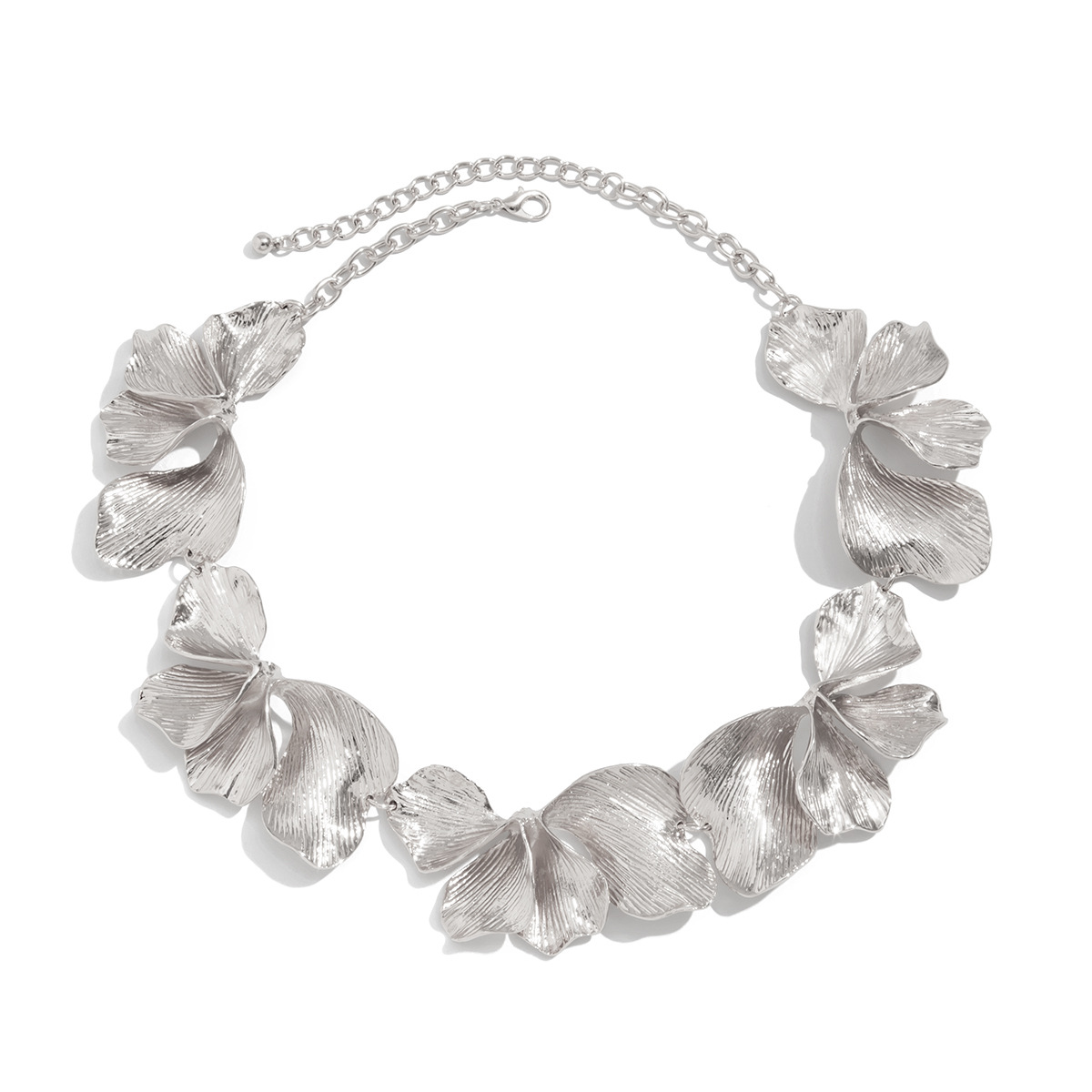 Irregular pleated petal necklace for cross-border European and American jewelry, fashionable ins style metal alloy flower necklace Item Picture