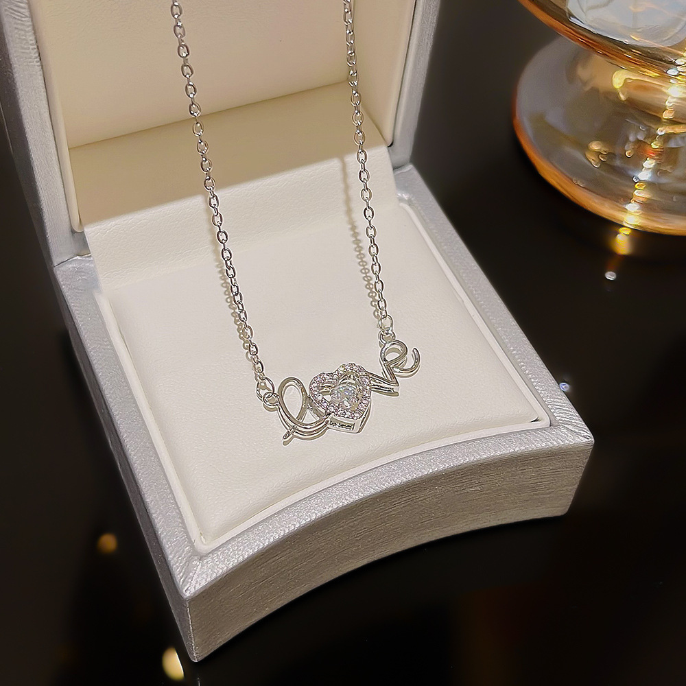 The love heart-shaped necklace is a versatile, light luxury, and niche design style collarbone chain. It's a new trendy neck chain and a stylish Korean accessory Specification drawing