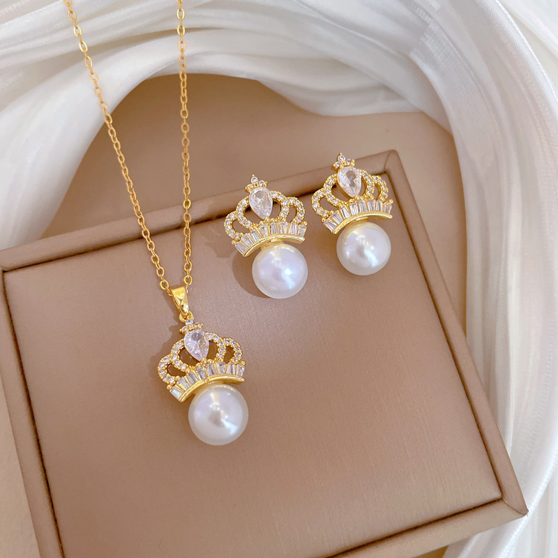 【 Titanium Steel 】 Necklace and earring set, light luxury Full diamond pearl crown, personalized and elegant banquet earrings and necklace set full figure