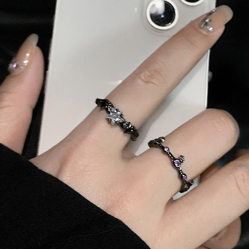 Irregular zircon star ring for women, dark personality, cold style, retro light luxury, high-end feel, layered open ring Application Scenario