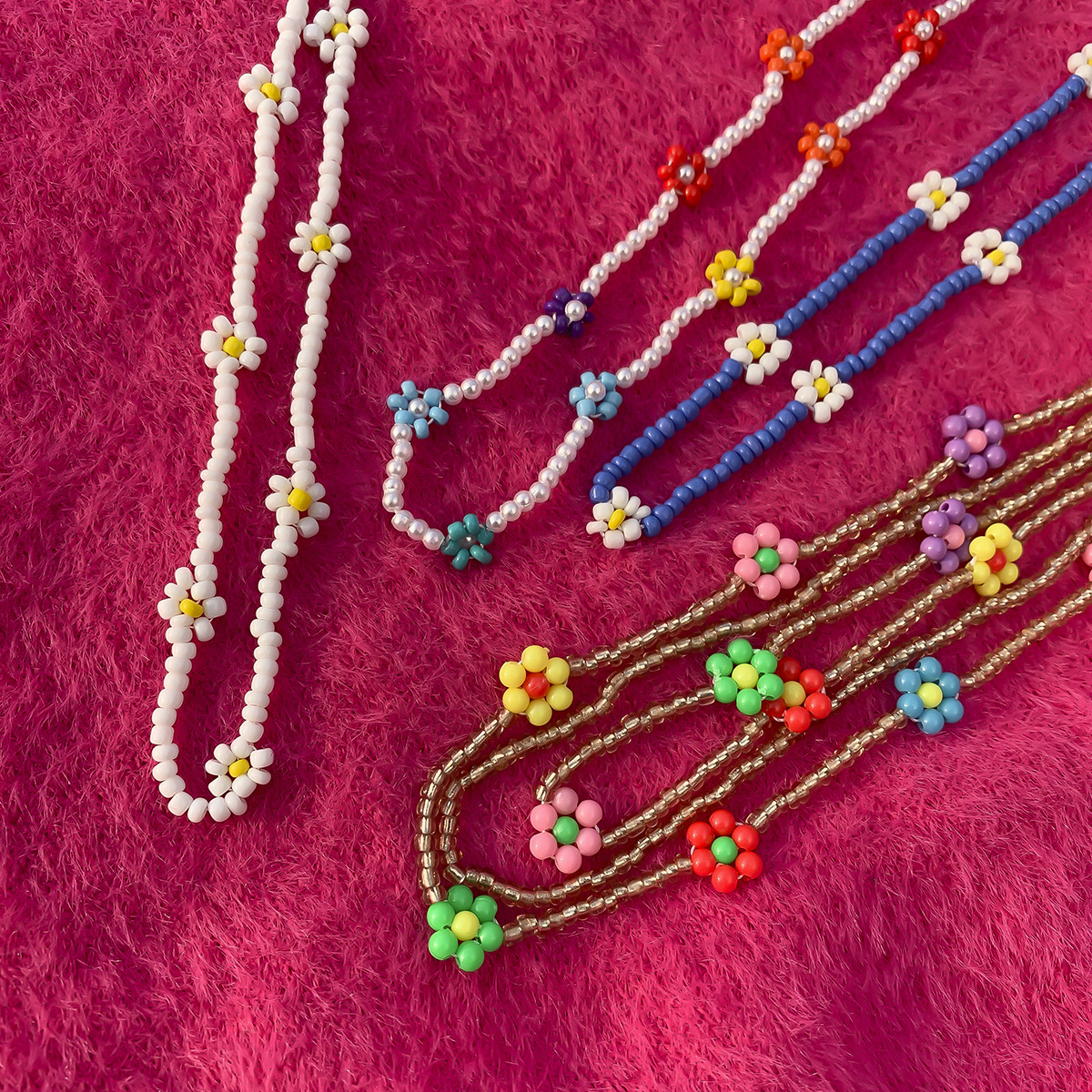 Baroque pearl-like colorful woven rice beads, small daisies, collarbone chain, European and American ethnic style flower letter necklace for women Application Scenario
