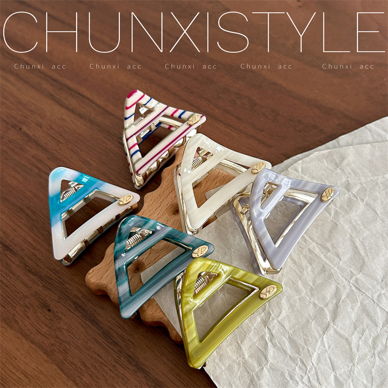 YD Korean version gold label acetic acid striped triangular grab clip, simple updo, semi-grab shark clip, personalized and high-end headwear Specification drawing